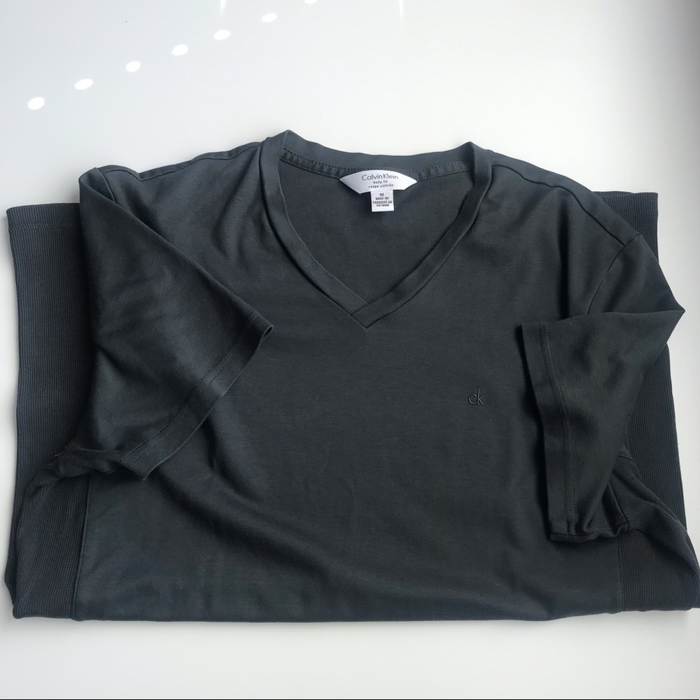 V-Neck Calvin Klein T-Shirt - Picture 3 of 8